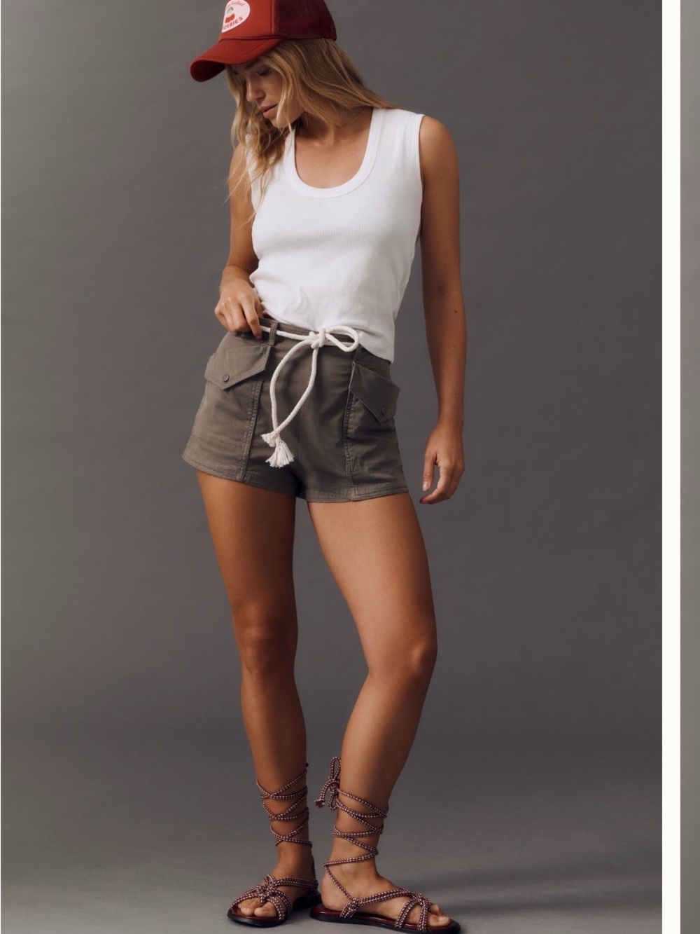 2 Scoop neck muscle tank tops in heather grey and white